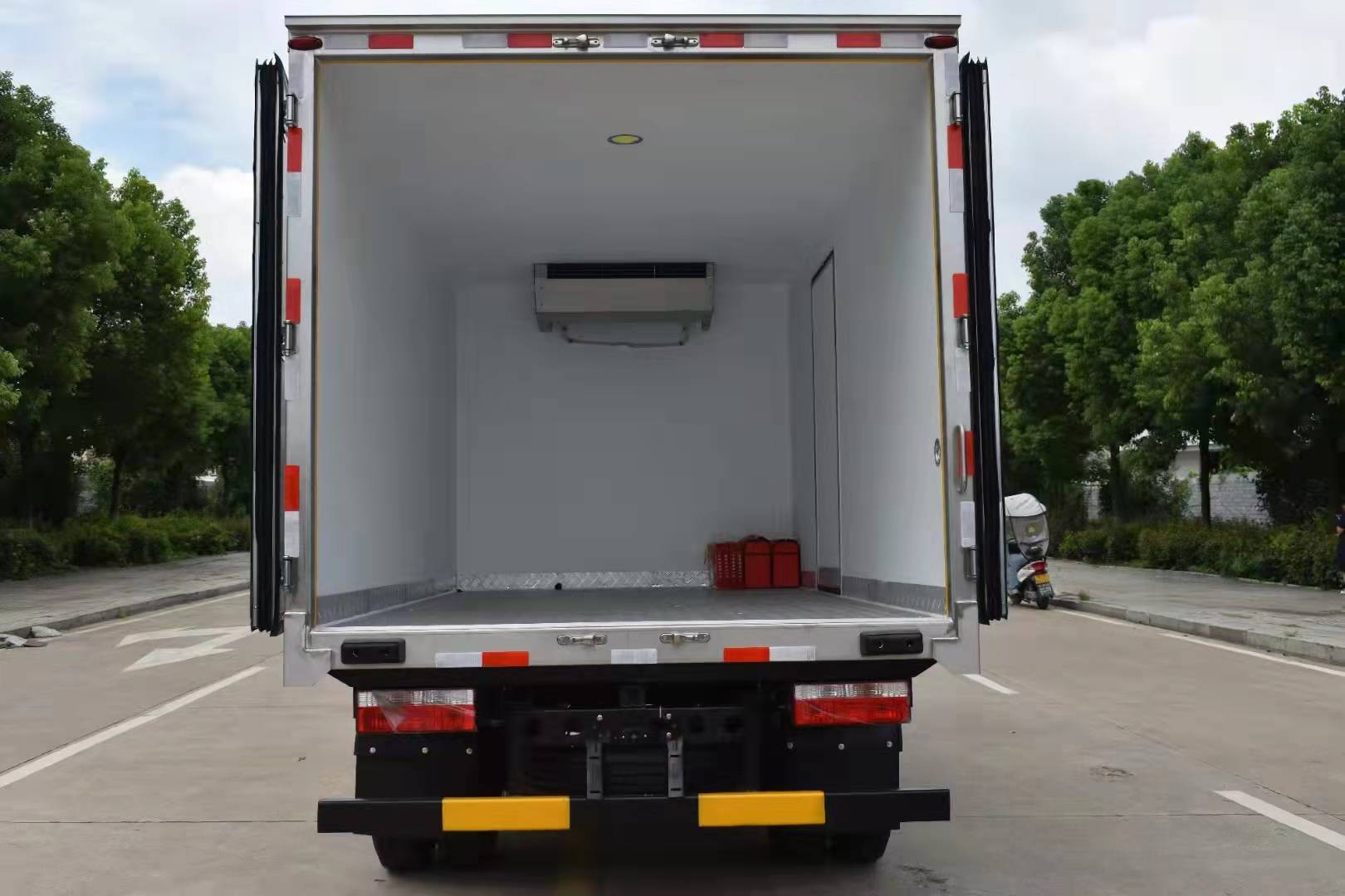東風(fēng)福瑞卡混動(dòng)PHEV冷藏車