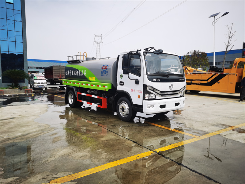 國(guó)六大多利卡 9.2噸灑水車(chē)