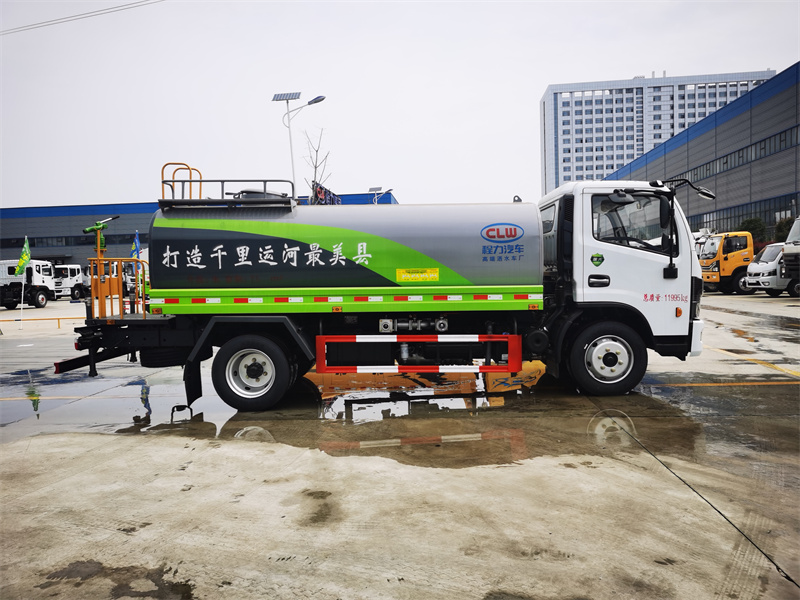 國(guó)六大多利卡 9.2噸灑水車(chē)