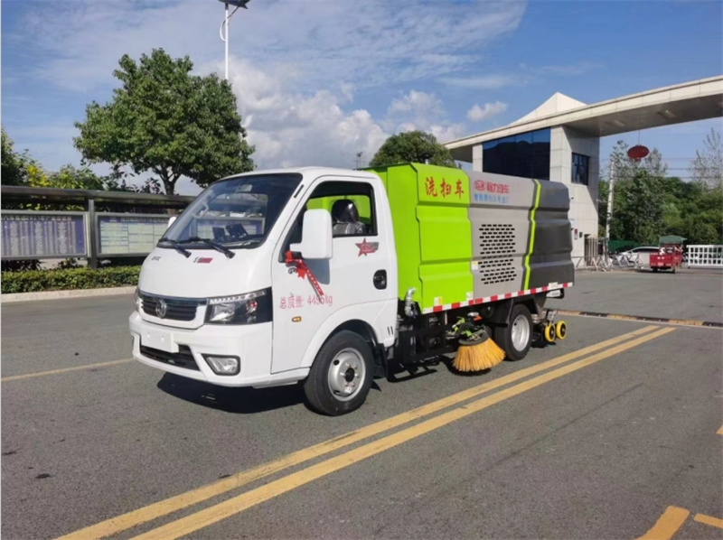 東風(fēng)途逸藍(lán)牌洗掃車(chē)