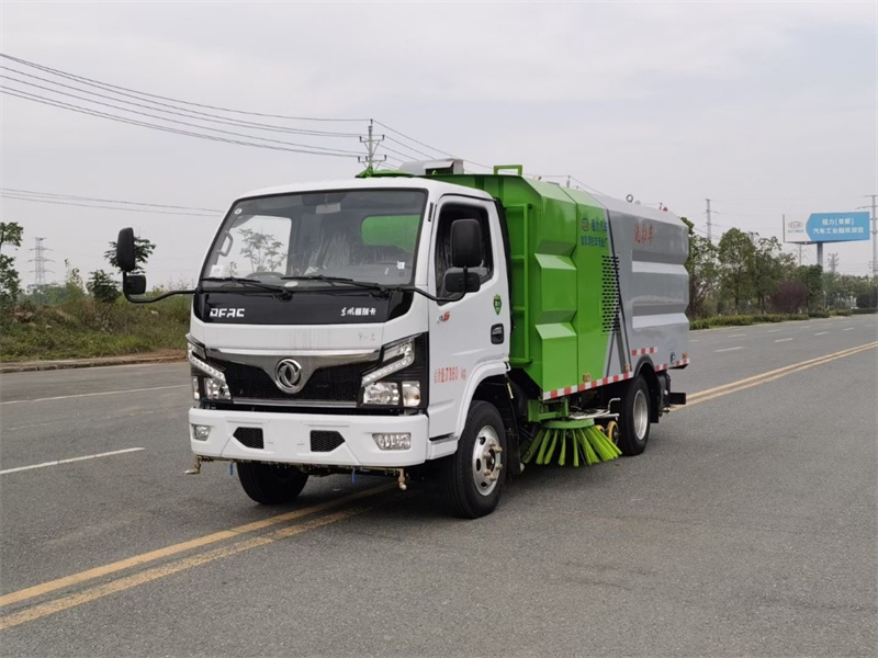 東風(fēng)多利卡3308軸距洗掃車