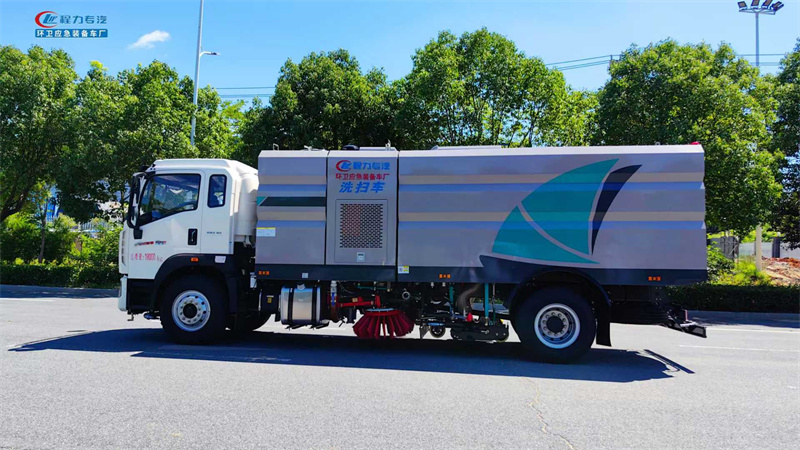湖北程力重汽豪沃洗掃車（16方）