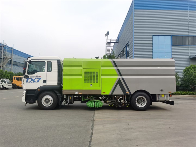 湖北程力重汽豪沃TX洗掃車(chē)（16方）